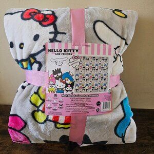 Hello Kitty and Friends Plushy Blanket (Queen)